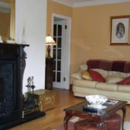 Πανσιόν Hollycrest 5*